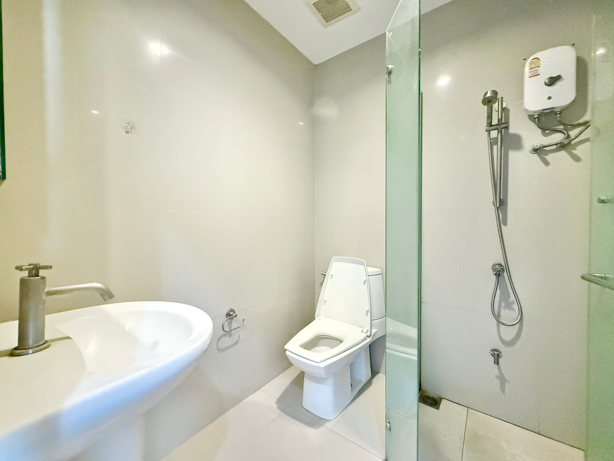 For SaleCondoLadprao, Central Ladprao : Urgent sale🌈✨ The issara Ladprao, high floor, very cheap price, beautiful view, only 2.99 MB. Call 092-2462653 Donut