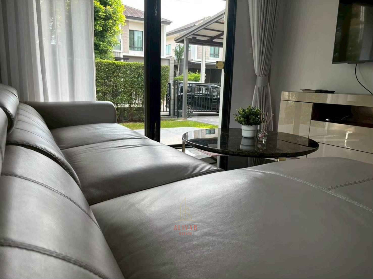 For RentHousePattanakan, Srinakarin : RH010826 For rent, 2-storey detached house, 4 bedrooms, corner house at The City Pattanakarn.