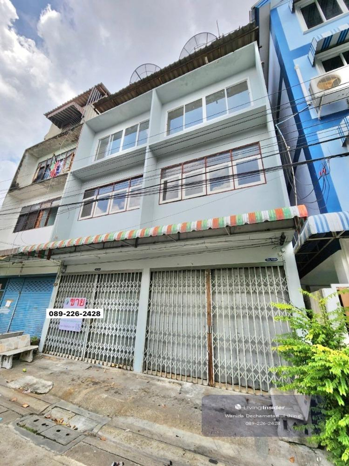 For SaleShop HousePinklao, Charansanitwong : Renovated house for sale, 3 floors, 2 units, Soi Charansanitwong 25, has 3 bedrooms, 3 bathrooms, usable area 330 sq m.