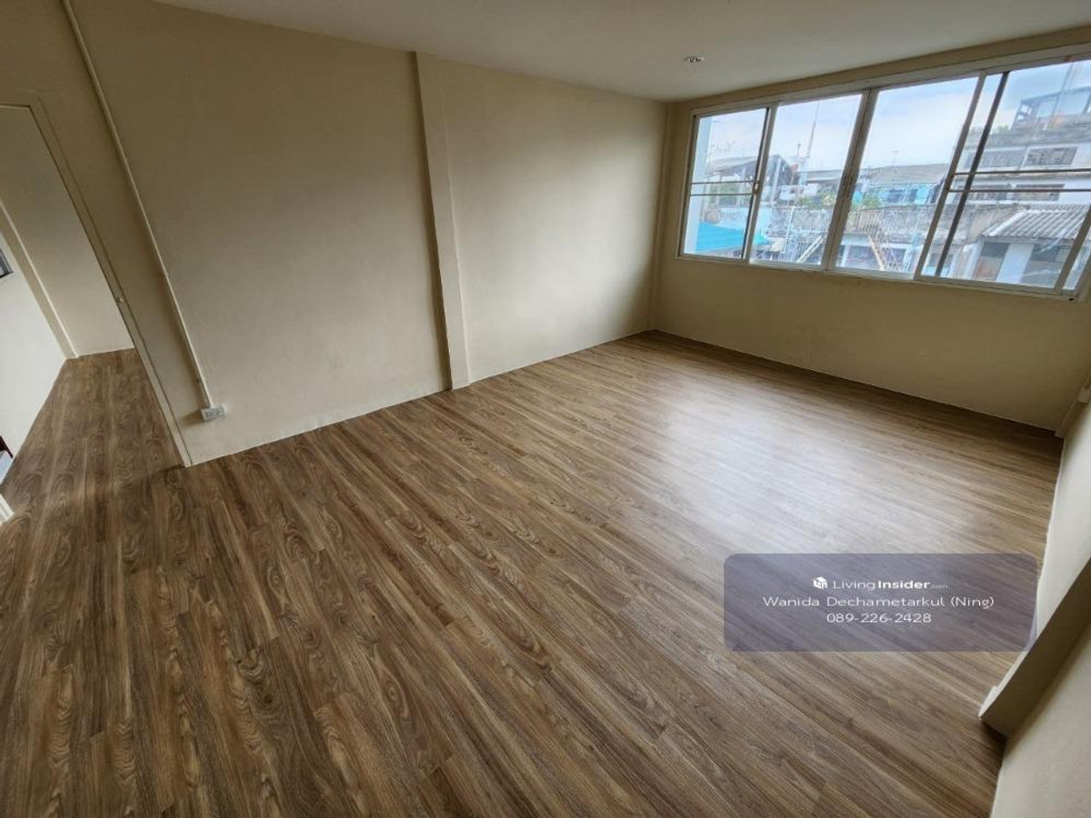 For SaleShop HousePinklao, Charansanitwong : Renovated house for sale, 3 floors, 2 units, Soi Charansanitwong 25, has 3 bedrooms, 3 bathrooms, usable area 330 sq m.