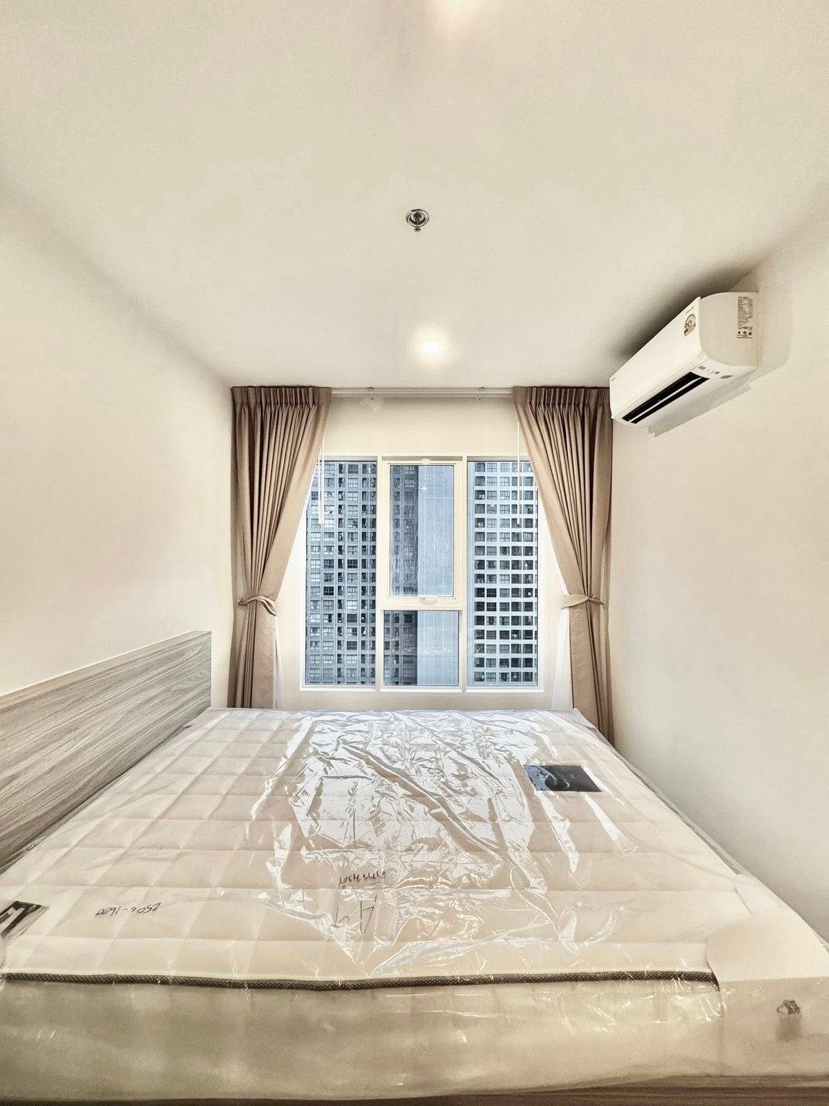 For RentCondoBangna, Bearing, Lasalle : Condo for rent, Regent Home Bangna: near BTS Bangna station: beautiful room, fully furnished, ready to move in.