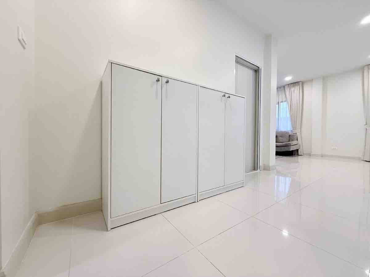 For SaleHouseBangna, Bearing, Lasalle : Discount of 1 million!! 🔥 Shocking value 🏡Centro Bangna - The most HOT detached house at this time 🔥 Next to Mega Bangna, only 1 kilometer • Hurry and make an appointment to view, there is only one house 081-152-6154 • 3 bedrooms, 164 sq m., only 8.5 mill