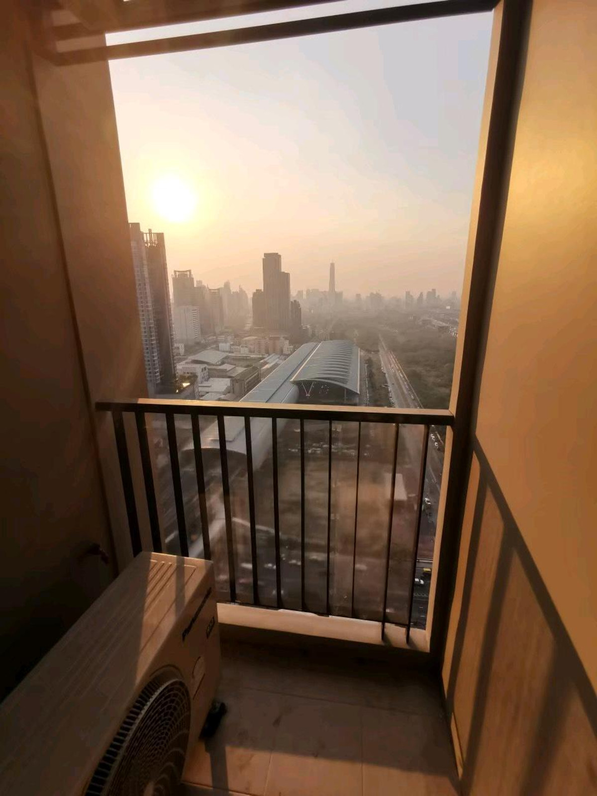 For RentCondoRama9, Petchburi, RCA : Beautiful room, high floor, for rent, 1 bedroom, 1 bathroom, Life Asoke.