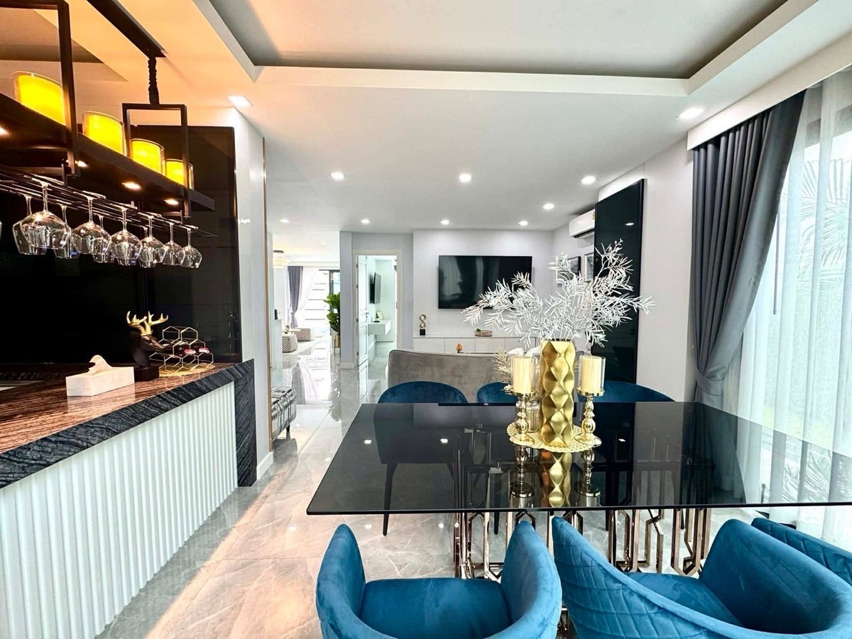 ขายพัทยา บางแสน ชลบุรี สัตหีบ : 🌴 🔥 HOT SALE – Jomtien Pool Villa 🔥 🌴Ready to move in!📍 Location: Jomtien Beach – Only 1 km from the beach!