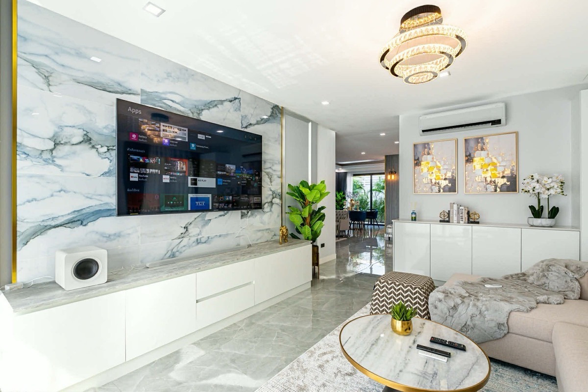 ขายพัทยา บางแสน ชลบุรี สัตหีบ : 🌴 🔥 HOT SALE – Jomtien Pool Villa 🔥 🌴Ready to move in!📍 Location: Jomtien Beach – Only 1 km from the beach!