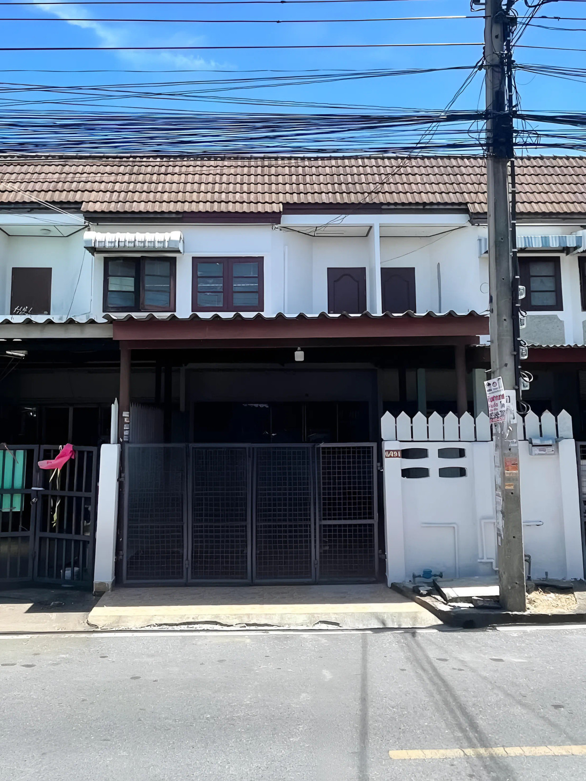 For RentTownhomeNonthaburi, Bang Yai, Bangbuathong : ME2500527 Good opportunity! Newly renovated house Cheap price for rent, Bua Thong Keha, trading location, convenient travel.