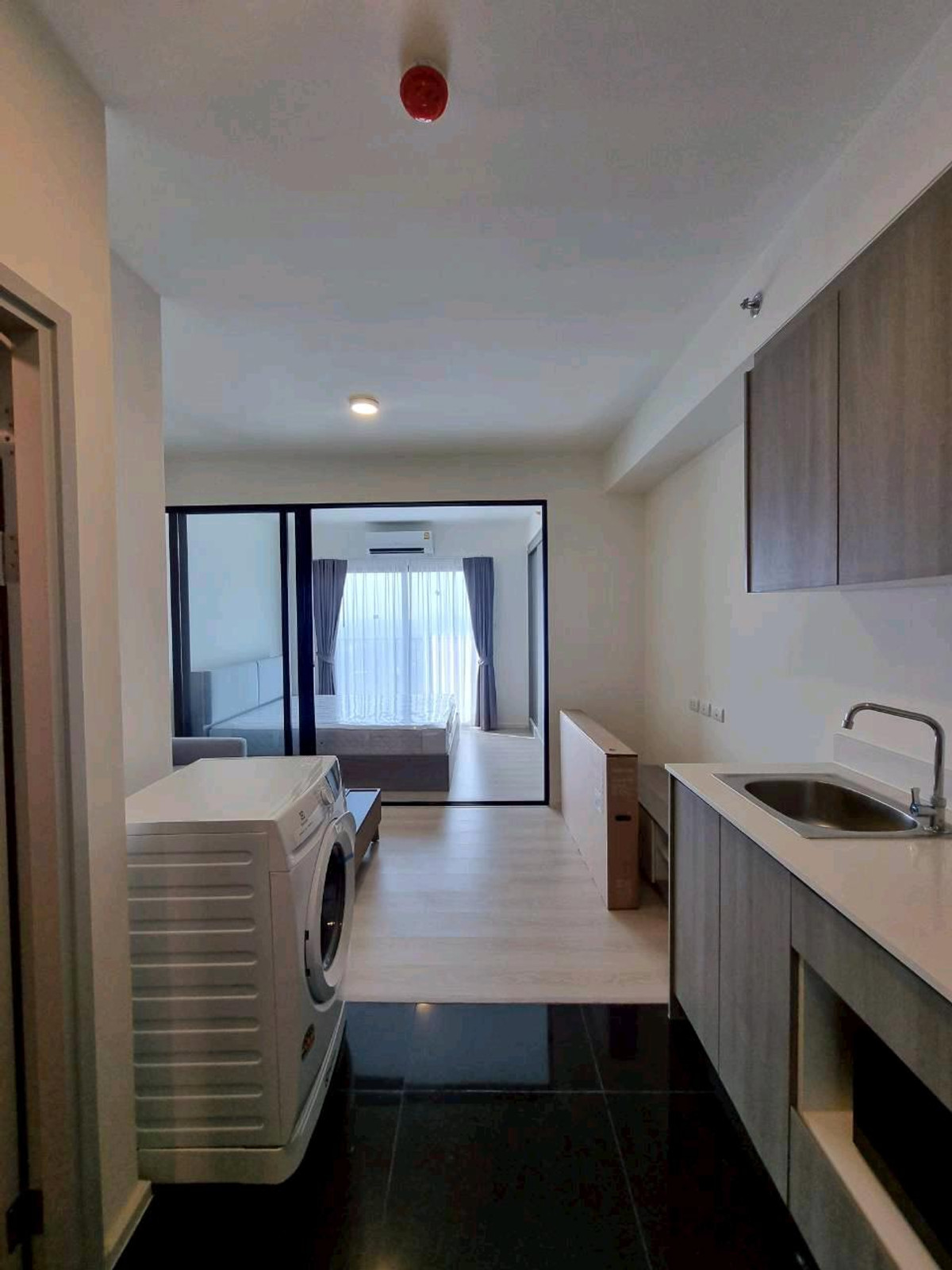 For RentCondoBangna, Bearing, Lasalle : Condo next to Mega Bangna, walking distance! A Space Mega 2 / 28.55 sq m. 9,500 THB / month