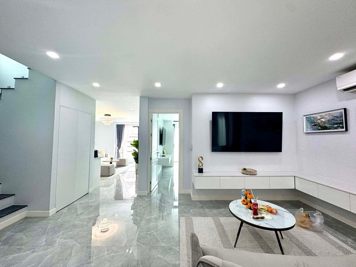 ขายพัทยา บางแสน ชลบุรี สัตหีบ : 🌴 🔥 HOT SALE – Jomtien Pool Villa 🔥 🌴Ready to move in!📍 Location: Jomtien Beach – Only 1 km from the beach!