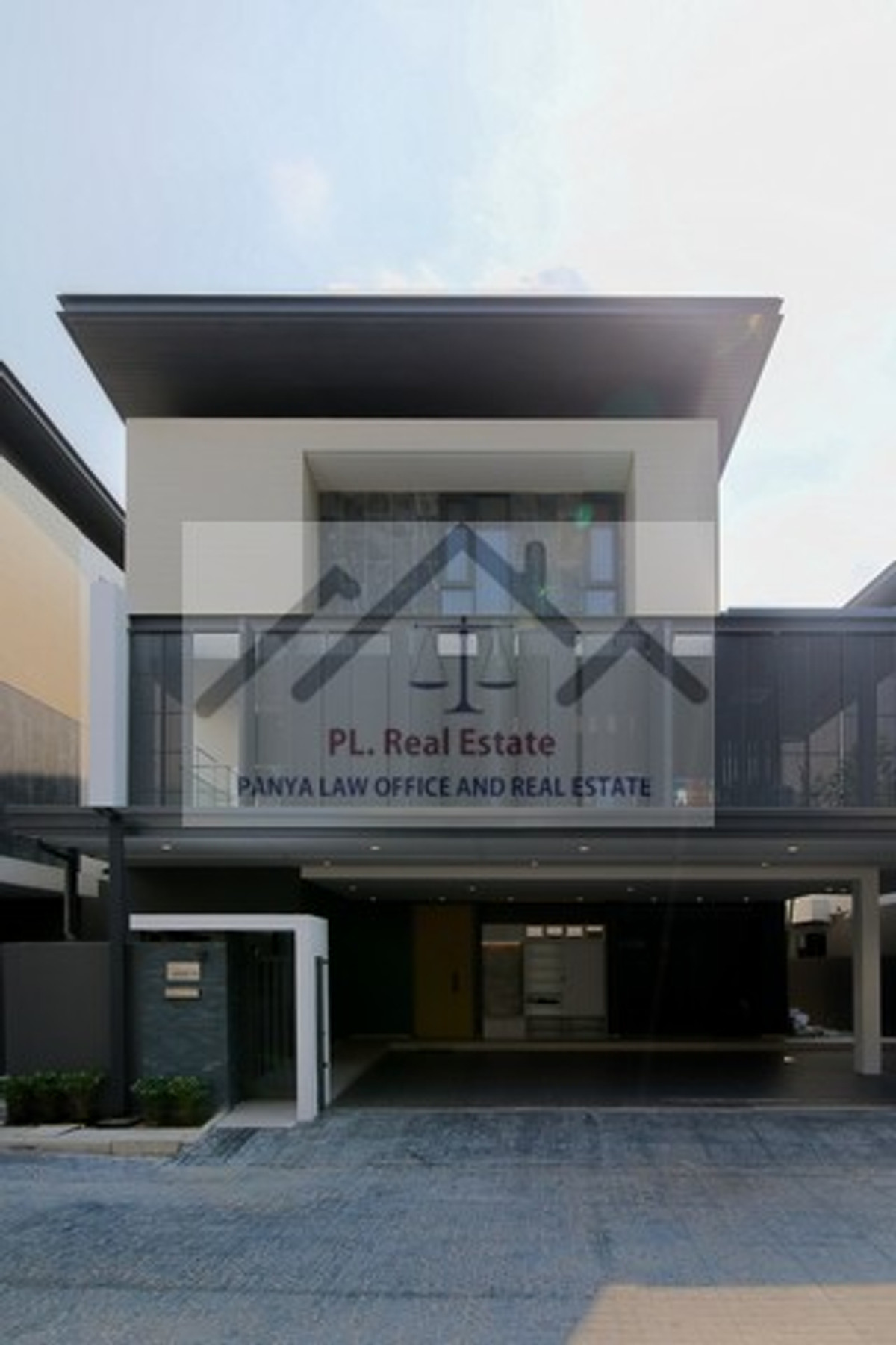 HousePattanakan, Srinakarin : Single house for rent, 3 floors, 5 bedrooms, with private pool, elevator, Fully Furnished, The Urban Reserve Rama 9-Motorway, Krungthep Kreetha Phatthanakan area, Rama 9-Motorway, near ARL Hua Mak, MRT Hua Mak, Suvarnabhumi Airport.