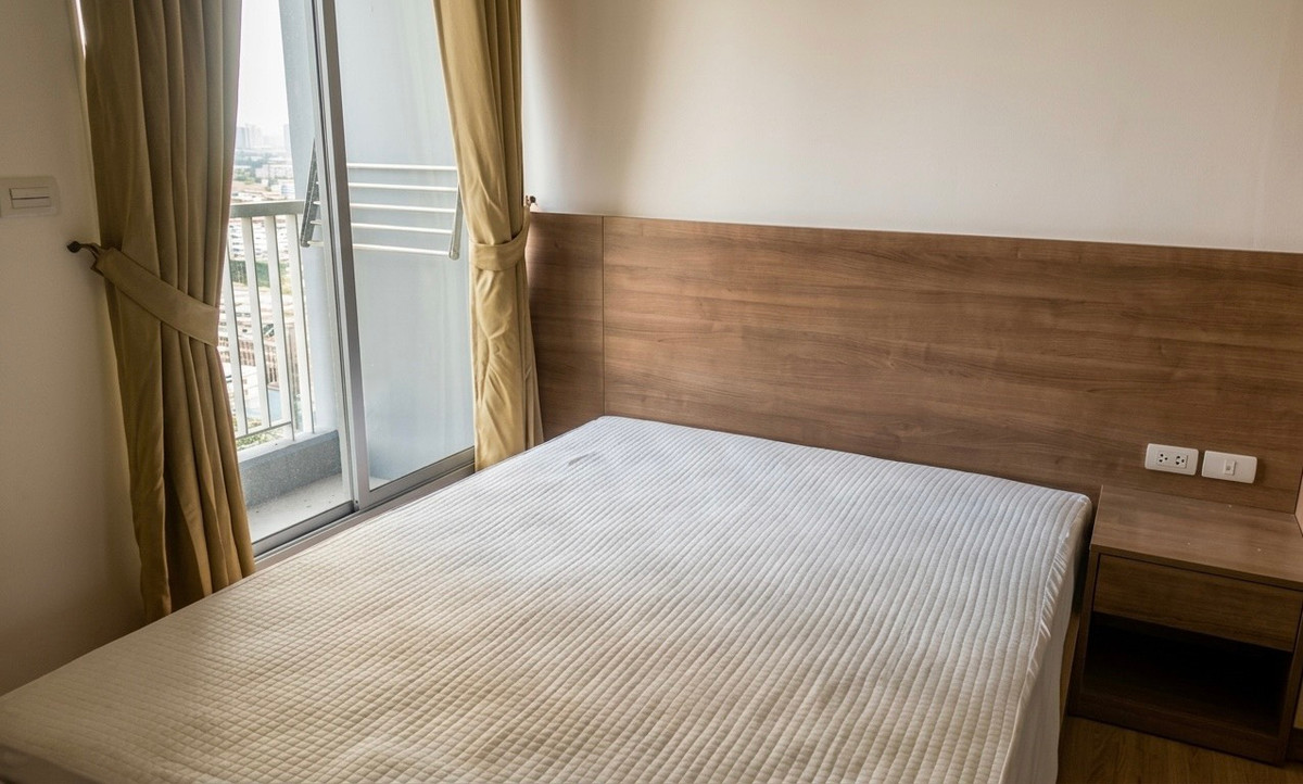For RentCondoOnnut, Udomsuk : Rhythm Sukhumvit 50 Condo for Rent 🌤️ Open city view, unblocked and airy ☕ Cozy corner to enjoy the view with your coffee🚆 Close to BTS On Nut