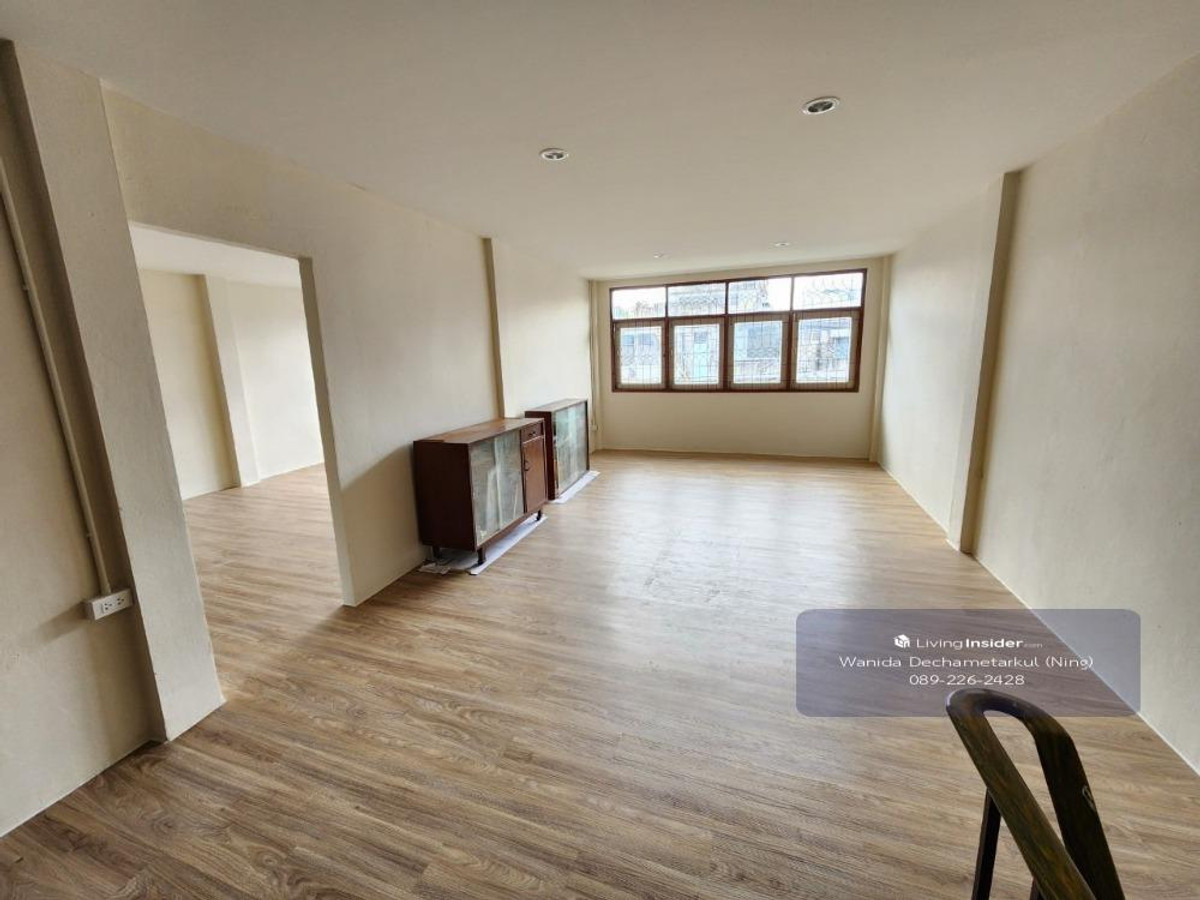 For SaleShop HousePinklao, Charansanitwong : Renovated house for sale, 3 floors, 2 units, Soi Charansanitwong 25, has 3 bedrooms, 3 bathrooms, usable area 330 sq m.