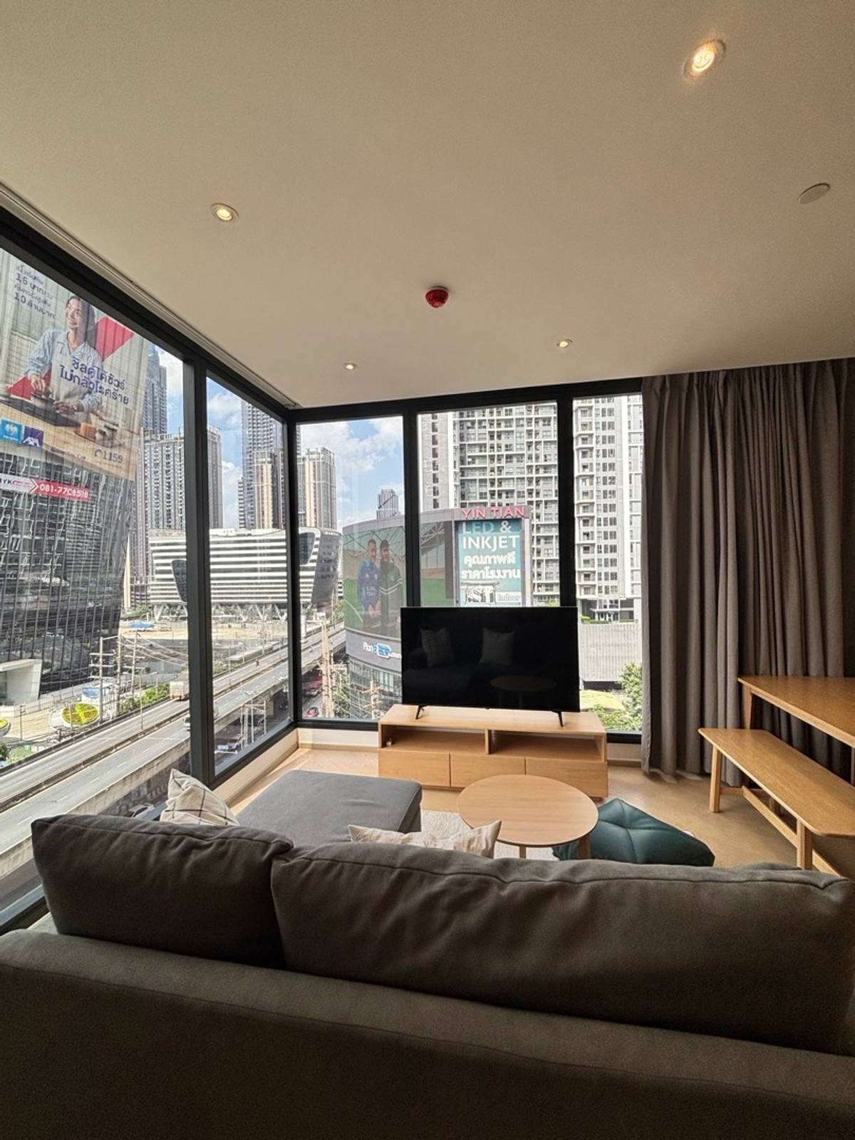 ให้เช่าคอนโดพระราม 9 เพชรบุรีตัดใหม่ RCA : 🔥 Hot Deal For rent “ Good Price ready to move 
luxury condo 2b2b price 57,000