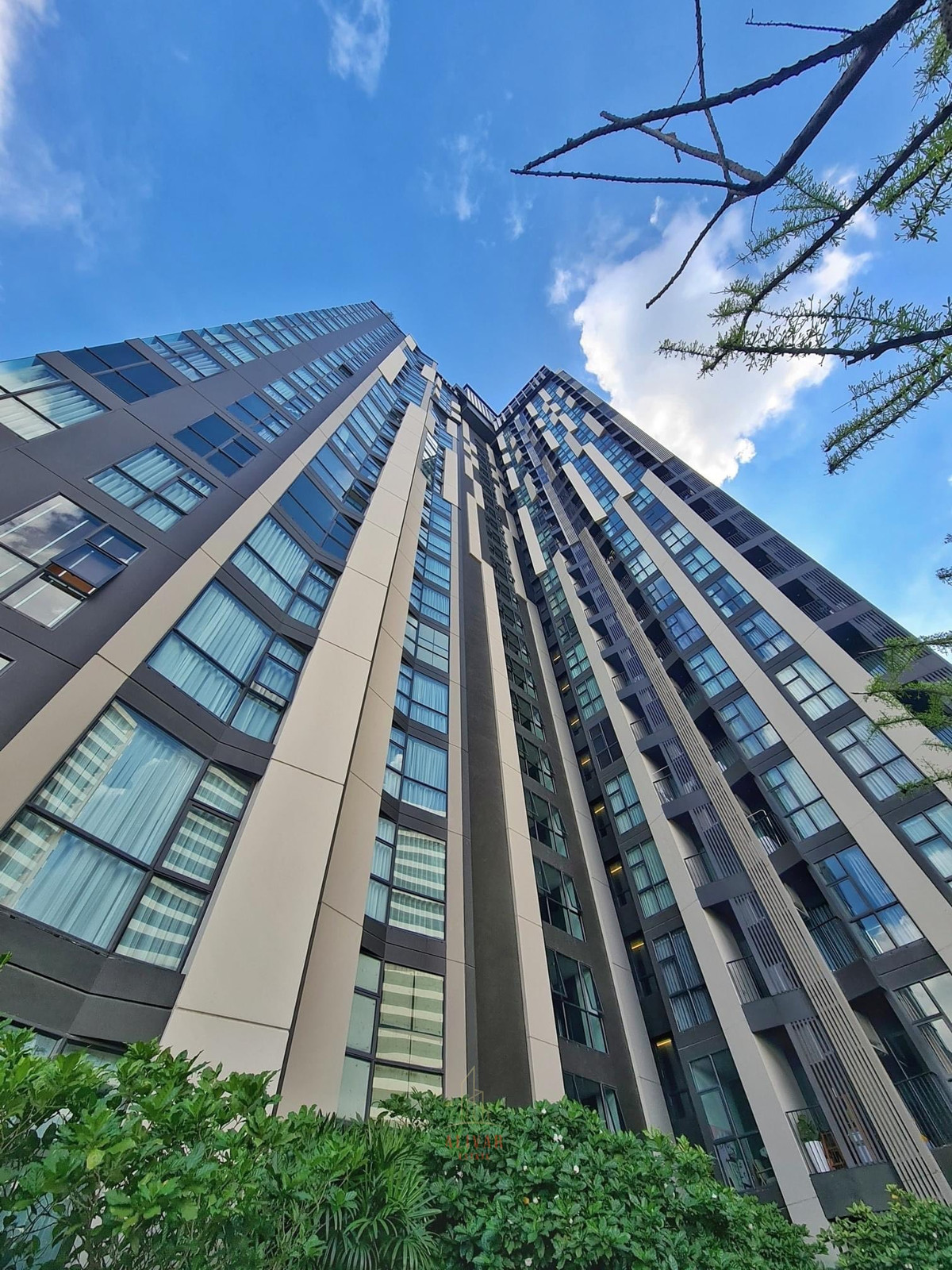 For RentCondoSukhumvit, Asoke, Thonglor : RC012126 Condo for rent at Rhythm Ekkamai near BTS Ekkamai