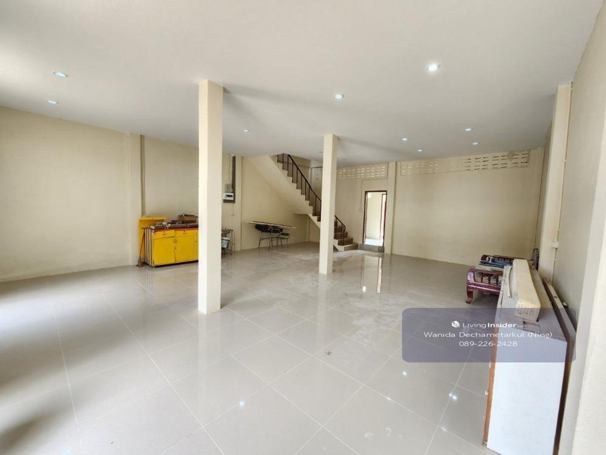 For SaleShop HousePinklao, Charansanitwong : Renovated house for sale, 3 floors, 2 units, Soi Charansanitwong 25, has 3 bedrooms, 3 bathrooms, usable area 330 sq m.