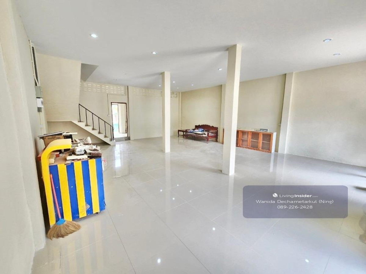 For SaleShop HousePinklao, Charansanitwong : Renovated house for sale, 3 floors, 2 units, Soi Charansanitwong 25, has 3 bedrooms, 3 bathrooms, usable area 330 sq m.