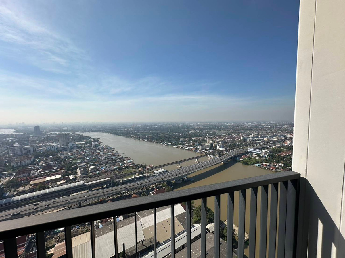 For RentCondoRattanathibet, Sanambinna : Condo for rent, Politan rive, spacious room, economical price, along the Chao Phraya River, near the BTS, room size 31 sq m, 50th floor, river view.