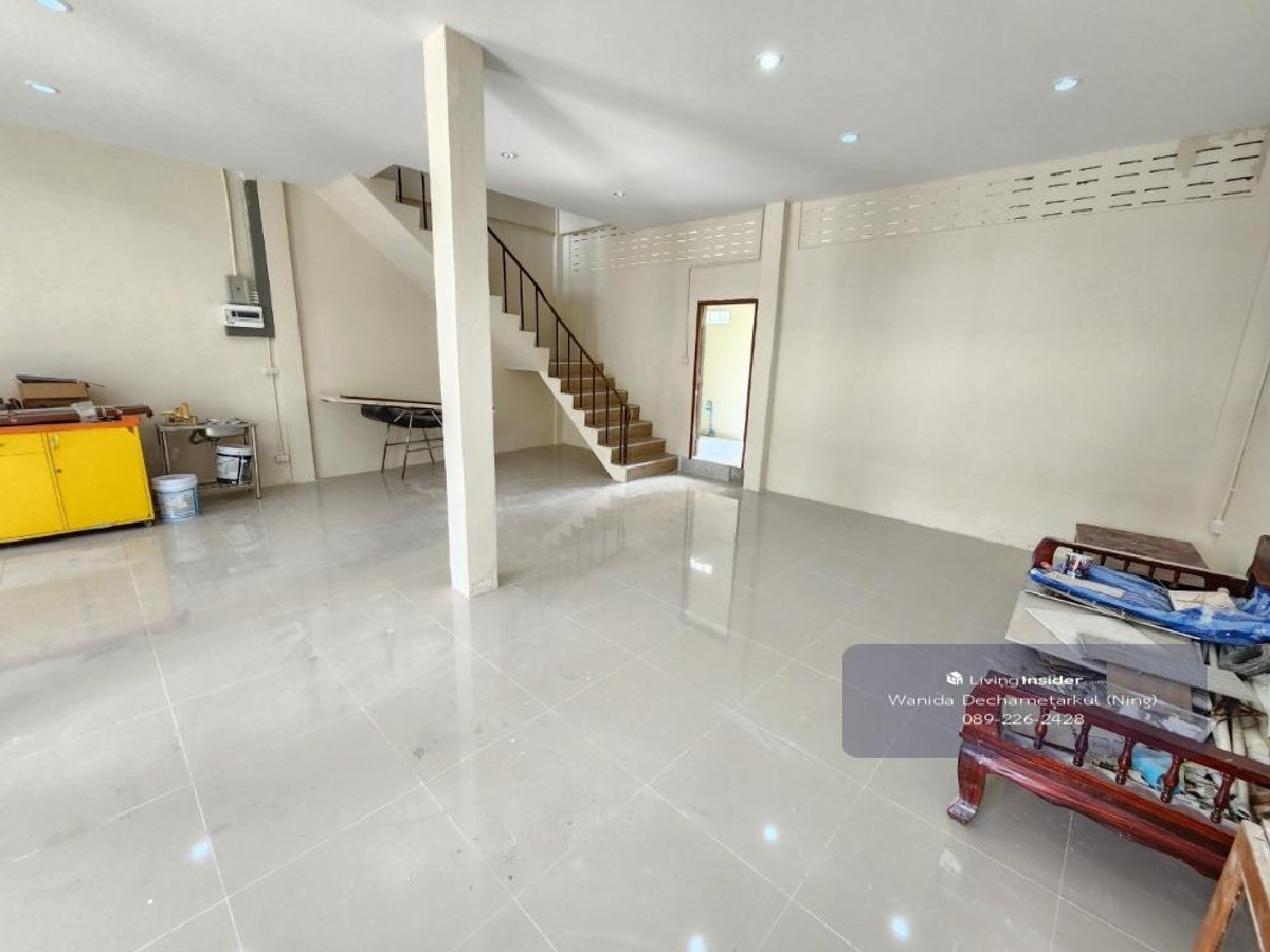 For SaleShop HousePinklao, Charansanitwong : Renovated house for sale, 3 floors, 2 units, Soi Charansanitwong 25, has 3 bedrooms, 3 bathrooms, usable area 330 sq m.