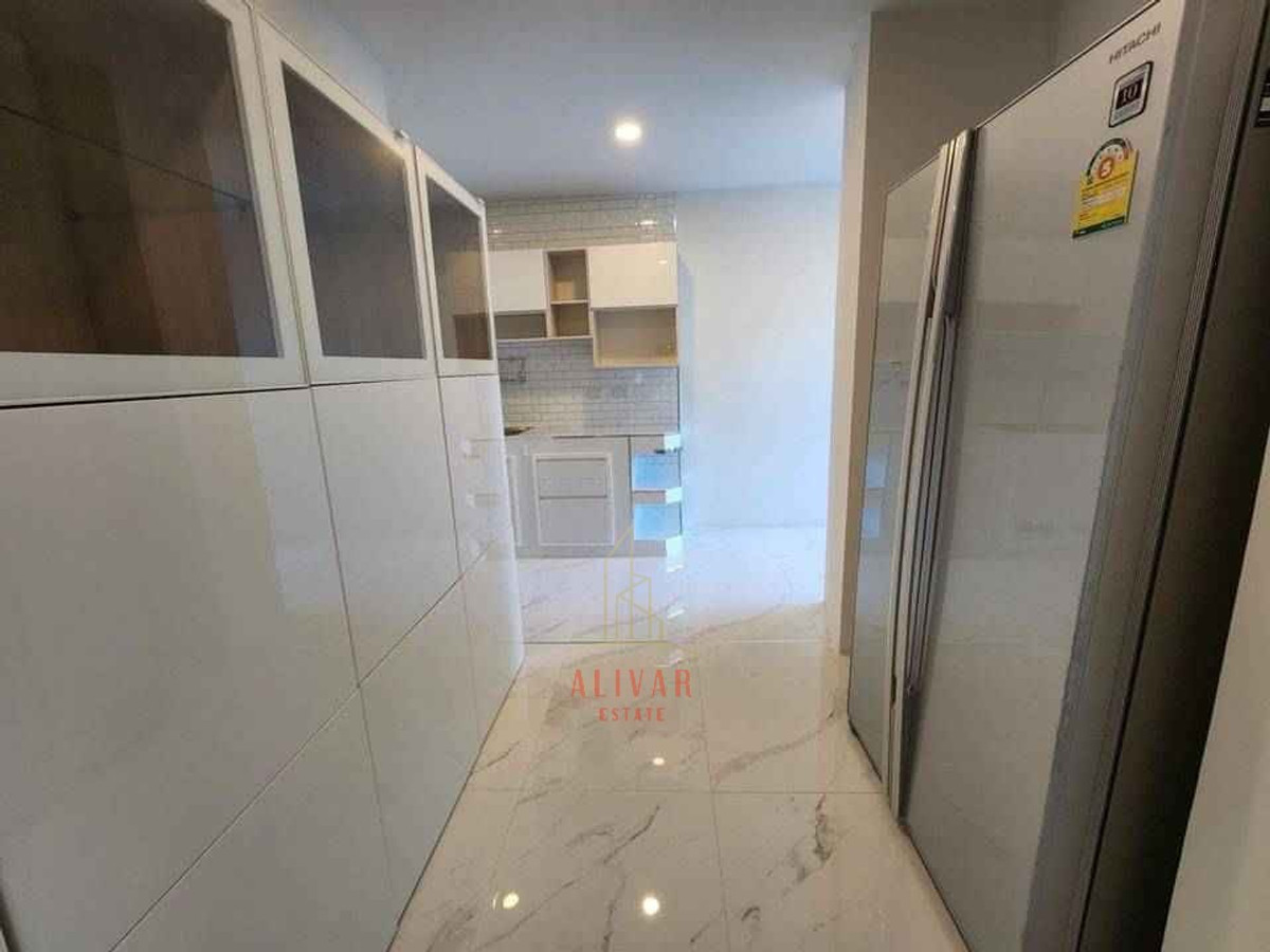For RentHousePattanakan, Srinakarin : RH010826 For rent, 2-storey detached house, 4 bedrooms, corner house at The City Pattanakarn.