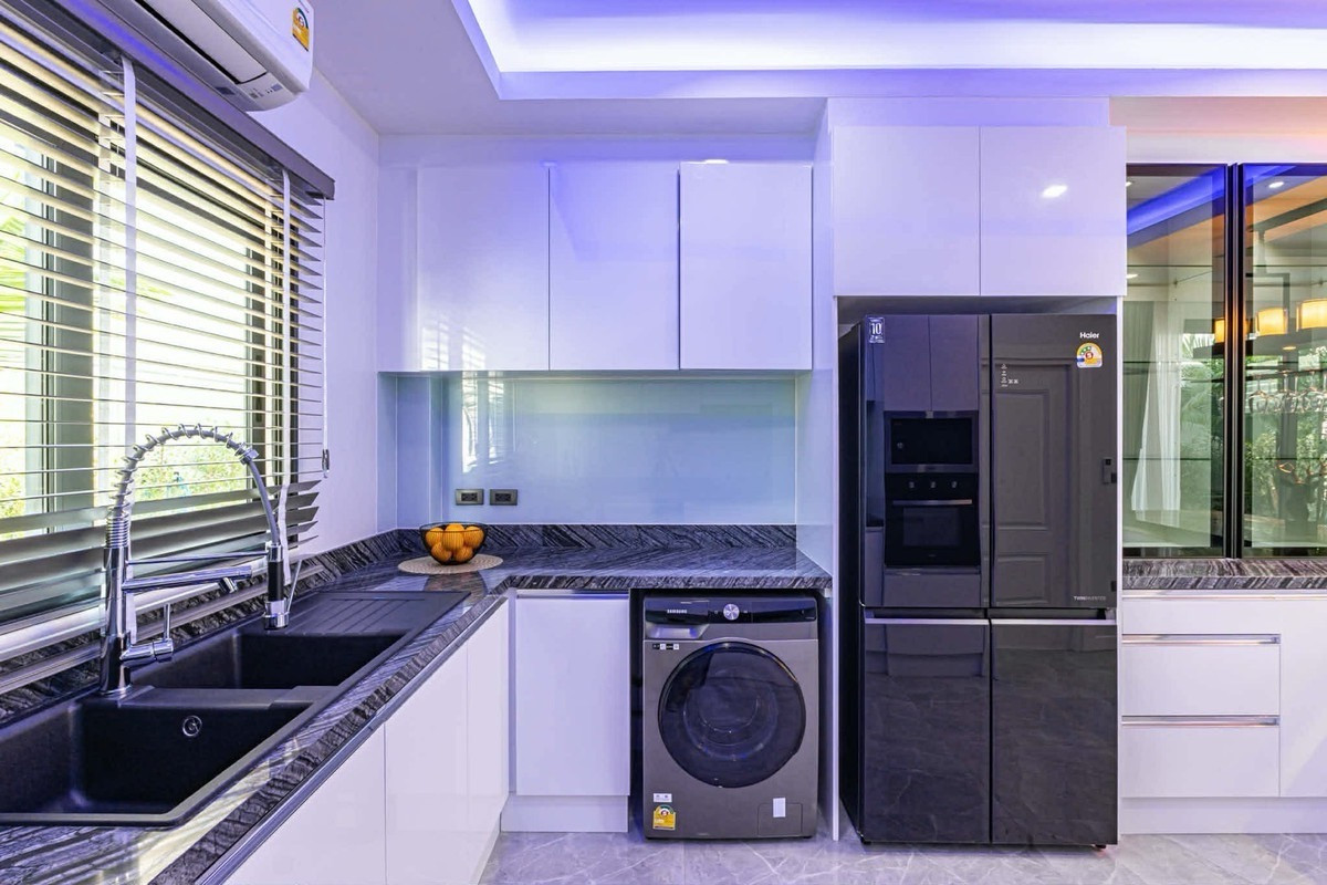 ขายพัทยา บางแสน ชลบุรี สัตหีบ : 🌴 🔥 HOT SALE – Jomtien Pool Villa 🔥 🌴Ready to move in!📍 Location: Jomtien Beach – Only 1 km from the beach!