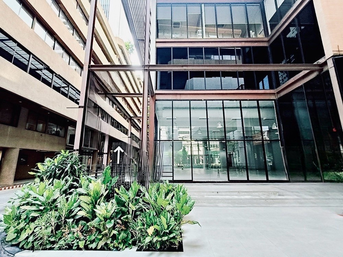 ให้เช่าร้านค้า/ตลาดนัดสุขุมวิท อโศก ทองหล่อ : ให้เช่าพื้นที่ ทำธุรกิจ 334 ตารางเมตร ชั้น Ground @ อโศก สุขุมวิท ใกล้ รถไฟฟ้า MRT และ BTS มีที่จอดรถสะดวกสบาย