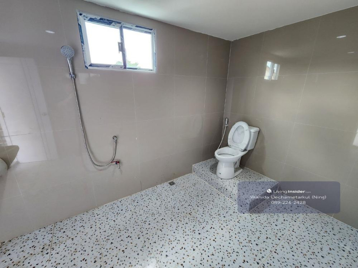 For SaleShop HousePinklao, Charansanitwong : Renovated house for sale, 3 floors, 2 units, Soi Charansanitwong 25, has 3 bedrooms, 3 bathrooms, usable area 330 sq m.