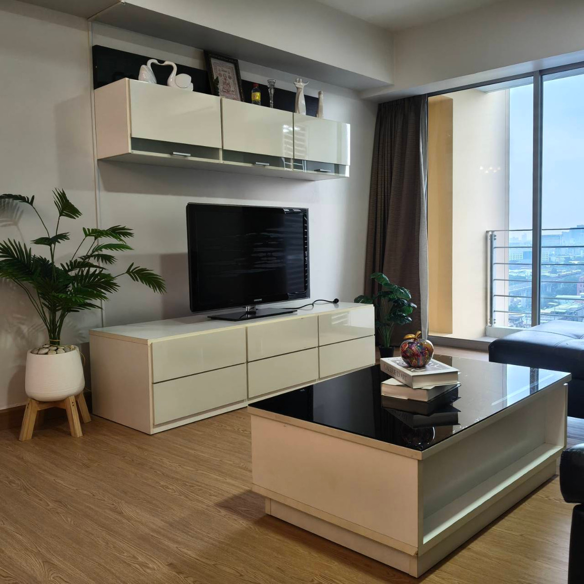 ขายคอนโดพระราม 9 เพชรบุรีตัดใหม่ RCA : ขาย 2 ห้องนอน ราคาสุดคุ้ม !  My Resort เดินไป มศว.ได้	