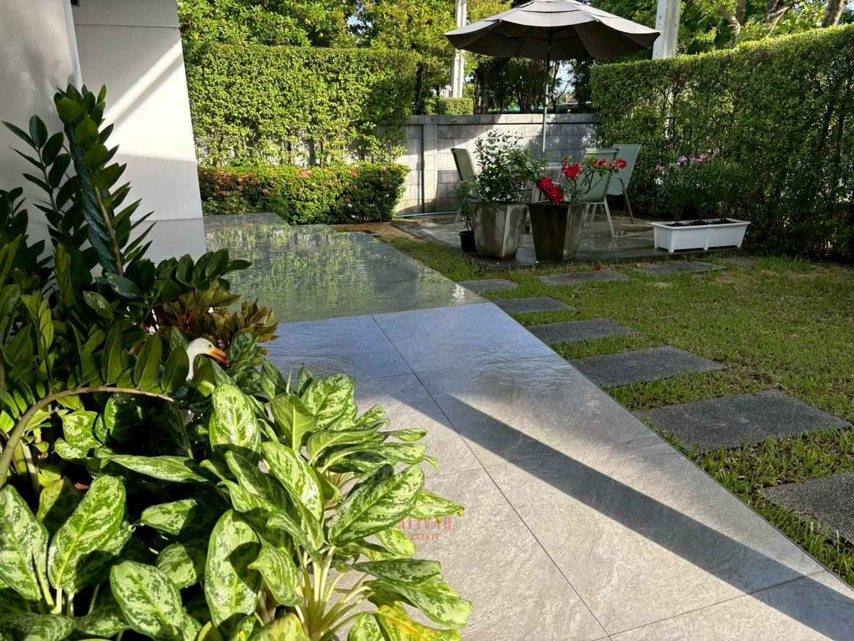 For RentHousePattanakan, Srinakarin : RH010826 For rent, 2-storey detached house, 4 bedrooms, corner house at The City Pattanakarn.