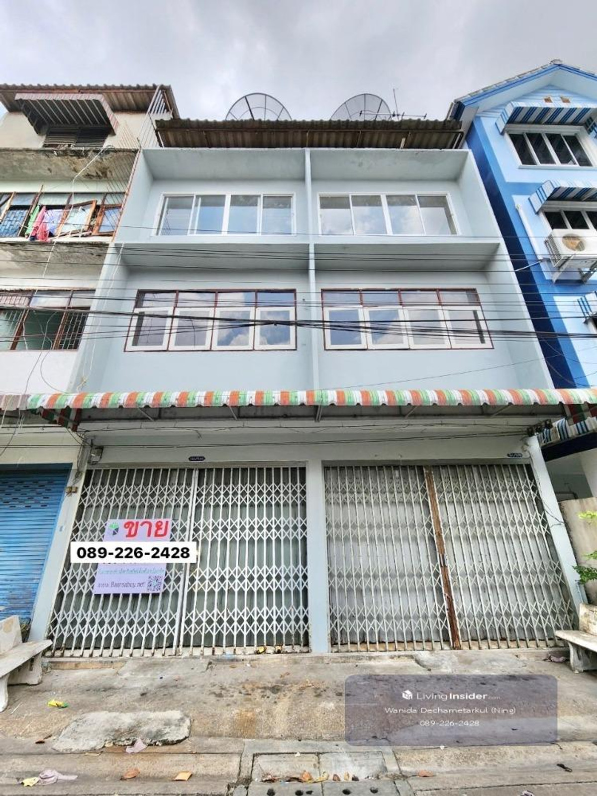 For SaleShop HousePinklao, Charansanitwong : Renovated house for sale, 3 floors, 2 units, Soi Charansanitwong 25, has 3 bedrooms, 3 bathrooms, usable area 330 sq m.