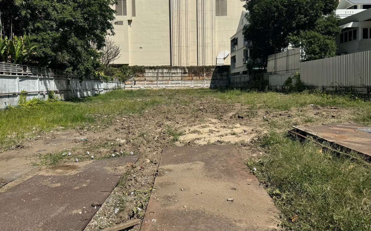 For RentLandWitthayu, Chidlom, Langsuan, Ploenchit : Land for rent, 300 square wah, Lang Suan, Witthayu, Ploenchit, near Lumpini Park, Sarasin Road.