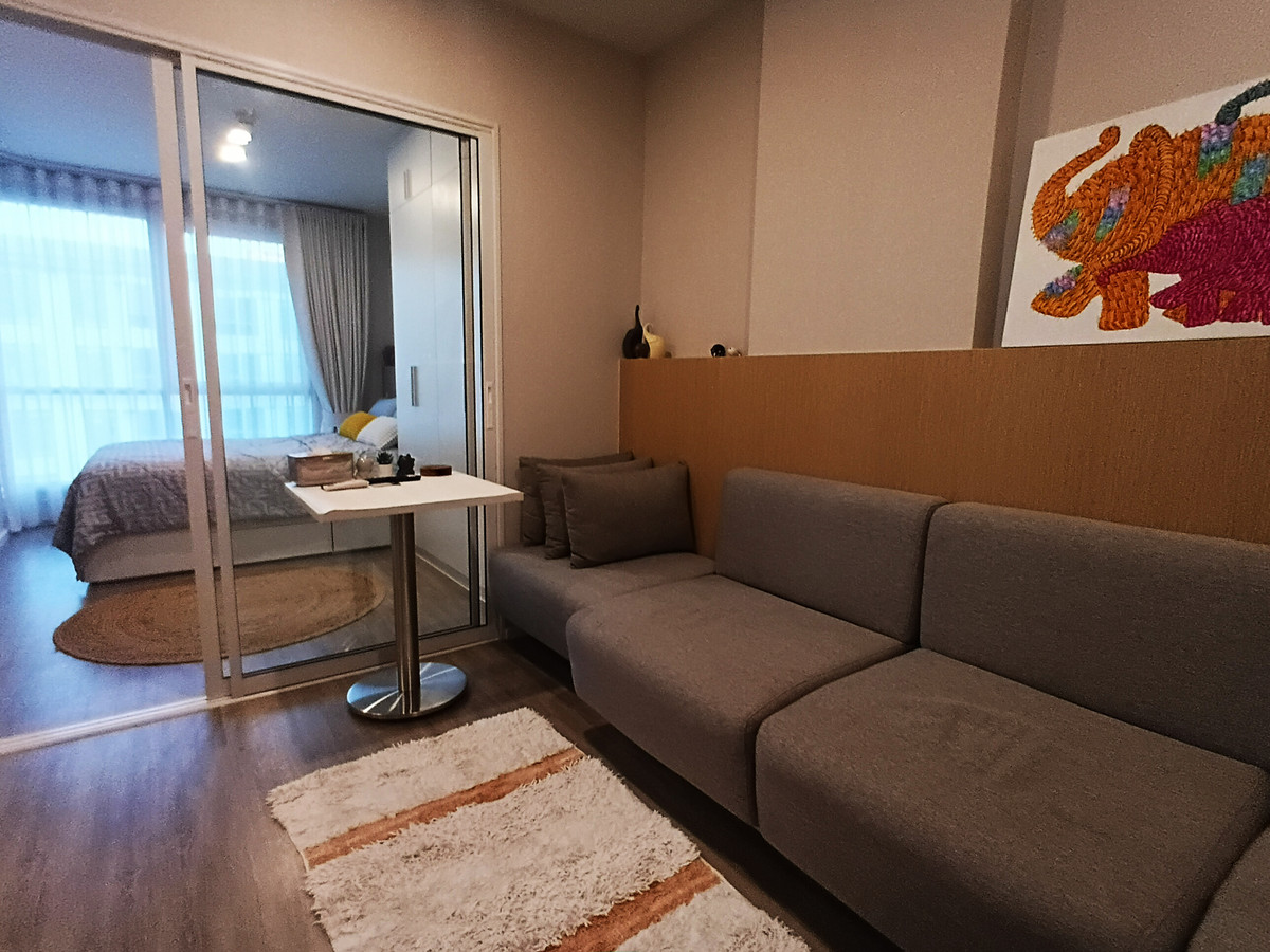 For SaleCondoKasetsart, Ratchayothin : Urgent sale! BLUE Condo Phaholyothin 35, best pool view in the project, fully furnished and ready to move in immediately.