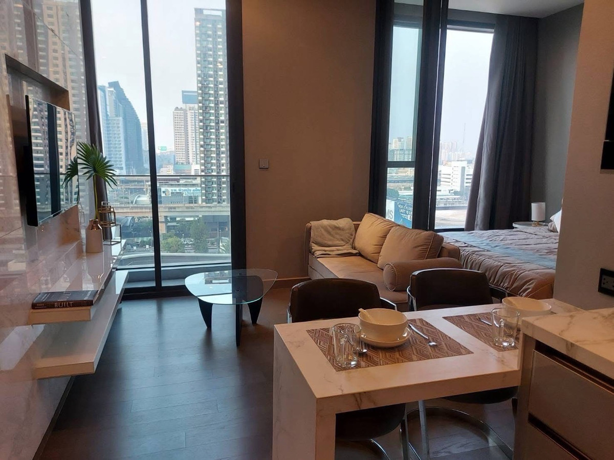 ให้เช่าคอนโดพระราม 9 เพชรบุรีตัดใหม่ RCA : ให้เช่า The Esse at Singha Complex (ดิ เอส แอท สิงห์ คอมเพล็กซ์) 1 ห้องนอน 1ห้องน้ำ  35 ตรม.  ตึก หลัก ชั้น 12 วิวเมืองสวย เฟอร์และเครื่องใช้ไฟฟ้าครบ 35,000 บาท