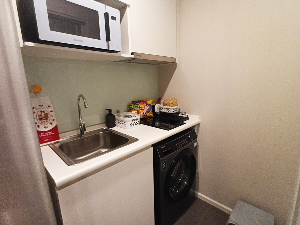 For SaleCondoKasetsart, Ratchayothin : Urgent sale! BLUE Condo Phaholyothin 35, best pool view in the project, fully furnished and ready to move in immediately.