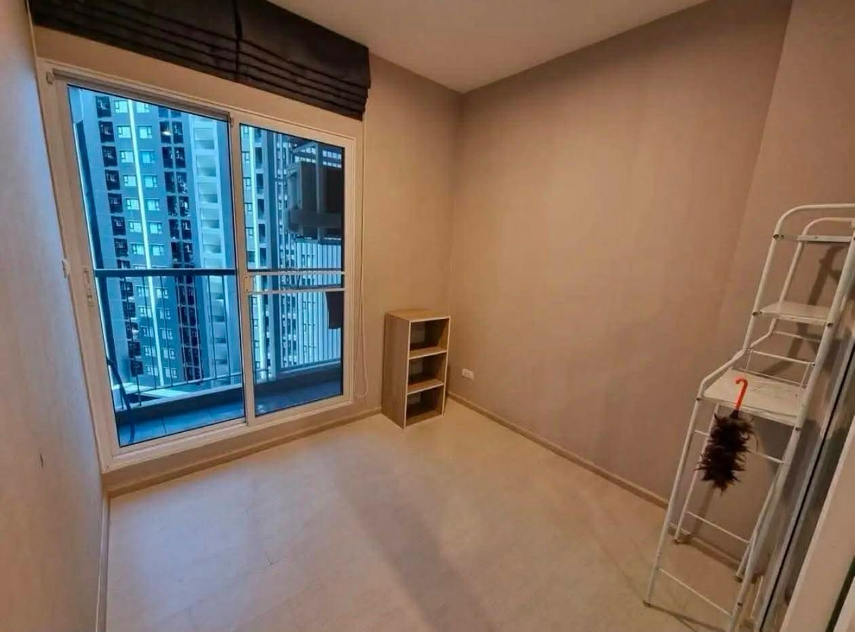 For SaleCondoSamut Prakan,Samrong : Urgent sale, Aspire Erawan TowerB condo, 14th floor, swimming pool project view, size 35.57 sq m, price 2,000,000 baht.