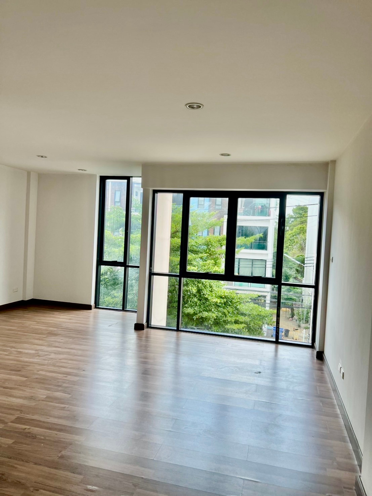 ขายโฮมออฟฟิศบางนา แบริ่ง ลาซาล : ขายโฮมออฟฟิศ 4 ชั้น ทำเลธุรกิจ ราคาดีที่สุดในโครงการ H2O Ram 2 – Suvarnabhumi (รามคำแหง 2 – วงแหวนตะวันออก)