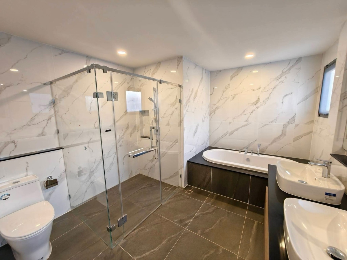 For RentHouseLadkrabang, Suwannaphum Airport : Luxury house for rent, The City Sukhumvit-On Nut.