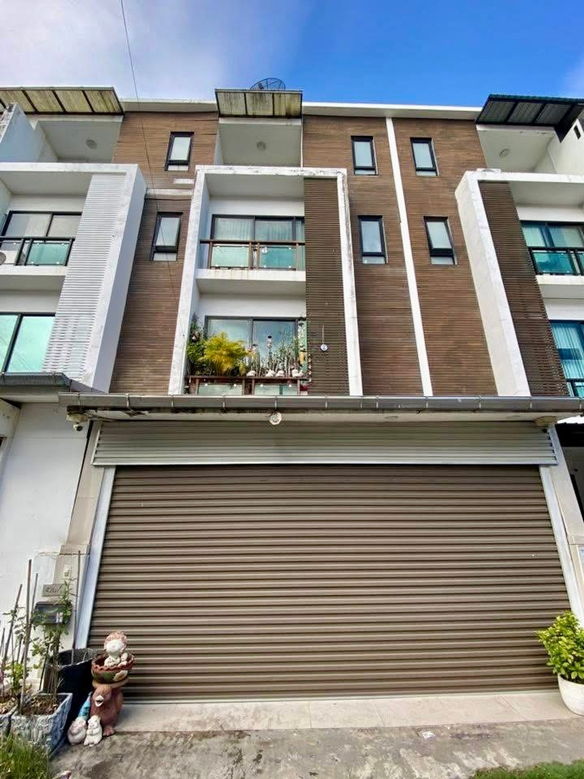 For SaleShop HouseBangna, Bearing, Lasalle : For Sale: 4-Storey Home Office at H2O Ram 2 – Suvarnabhumi Best Price in the Project | Prime Business Location on Ramkhamhaeng 2