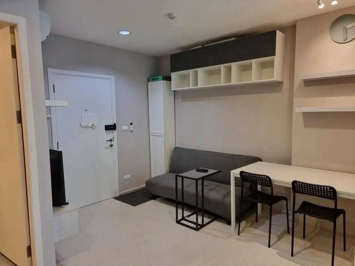 For SaleCondoSamut Prakan,Samrong : Urgent sale, Aspire Erawan TowerB condo, 14th floor, swimming pool project view, size 35.57 sq m, price 2,000,000 baht.