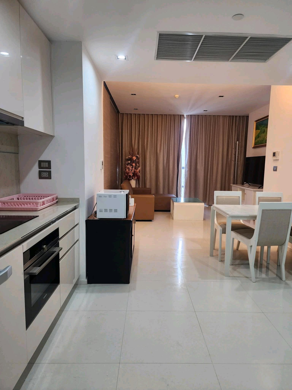 ให้เช่าคอนโดสาทร นราธิวาส : ✨ คอนโดหรูใจกลางสาทร ที่คนทำงานระดับ Executive 🚆 ติด BTS สุรศักดิ์ เดินทางสะดวก ประหยัดเวลาทุกวัน