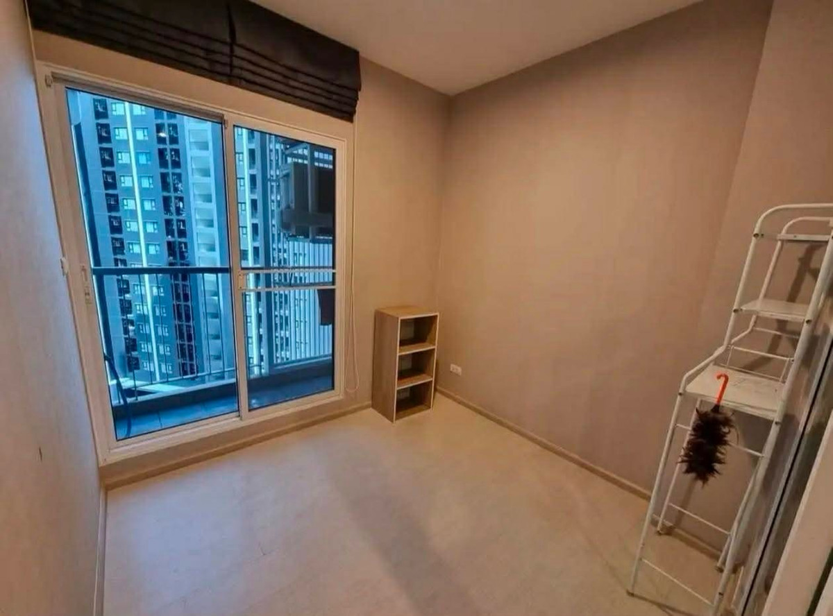 For SaleCondoSamut Prakan,Samrong : Urgent sale, Aspire Erawan TowerB condo, 14th floor, swimming pool project view, size 35.57 sq m, price 2,000,000 baht.