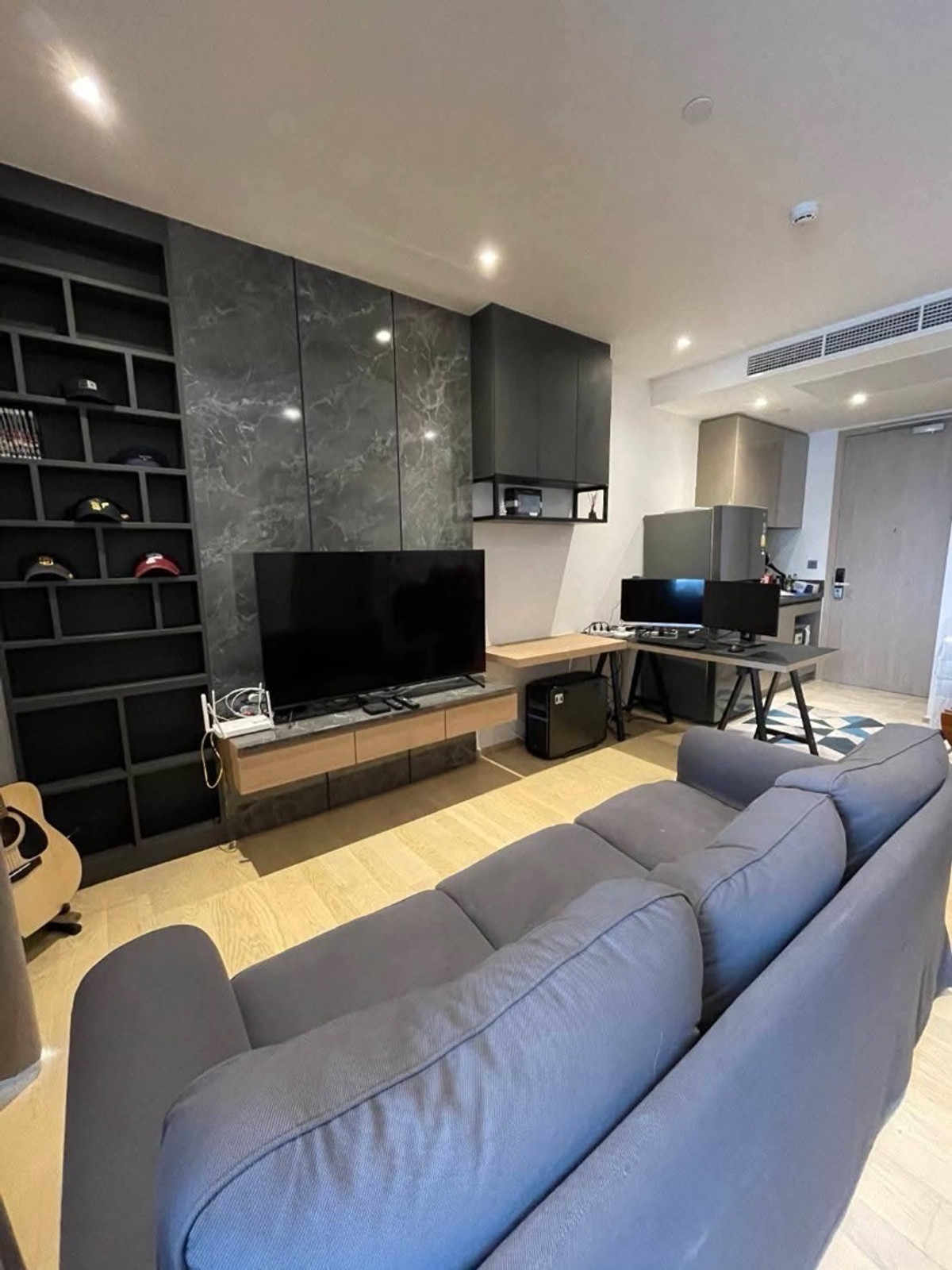 ให้เช่าคอนโดพระราม 9 เพชรบุรีตัดใหม่ RCA : ให้เช่าด่วนคอนโด Ashton Asoke-Rama9  ชั้น 10-20 อาคาร Alpha วิวเซ็นทรัล ขนาด  40 ตร.ม. 1 ห้องนอน ราคา 33,000 บาท พร้อมอยู่ ต่อรองได้นิดหน่อย 