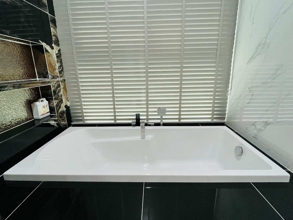 ให้เช่าบ้านปทุมธานี รังสิต ธรรมศาสตร์ : เช่าแกรนดิโอ วิภาวดีรังสิต  มีสระว่ายน้ำ แต่งไป 6ล้าน บ้านหลังมุมใหญ่สุด 450ตร.ม สวยกว่านางฟ้า