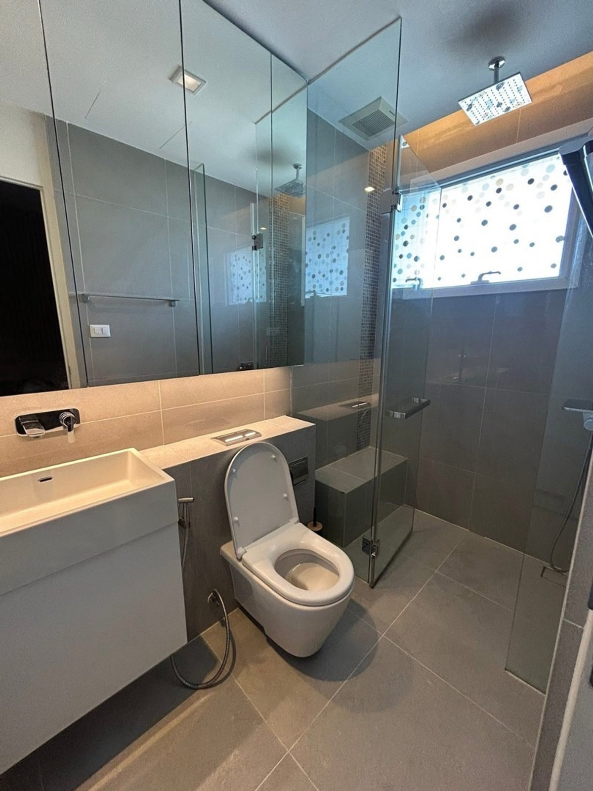 ให้เช่าคอนโดลาดพร้าว เซ็นทรัลลาดพร้าว : ให้เช่า คอนโด The Saint Residence ลาดพร้าวขนาดห้อง : 57 ตร.ม 2ห้องนอน 2 ห้องน้ำ ชั้น : 22 ตึก/อาคาร : G ราคา : 29,000 บาท สถานที่ใกล้เคียง : Mrt พหลโยธิน