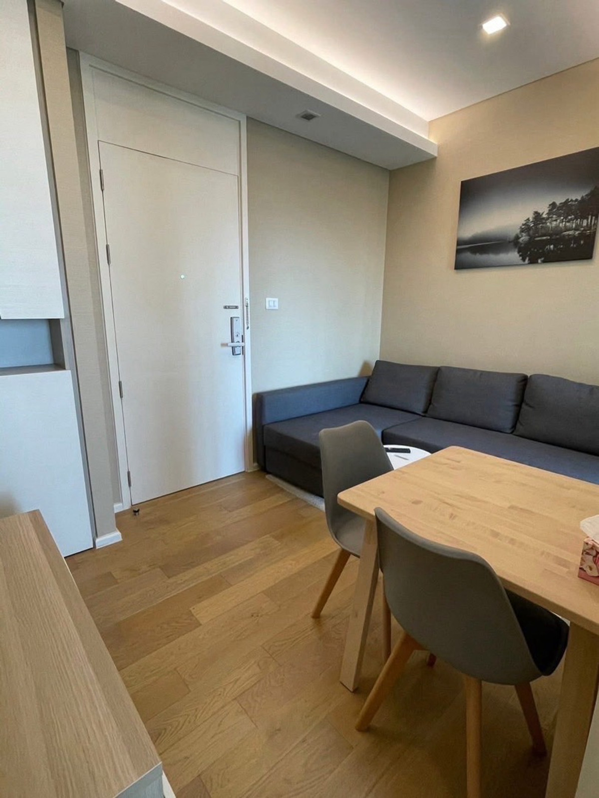 ให้เช่าคอนโดลาดพร้าว เซ็นทรัลลาดพร้าว : ให้เช่า คอนโด เดอะ เซนต์ เรสซิเดนเซส (The Saint Residences)​ ชั้น : 21 ตึก/อาคาร : Cขนาดห้อง : 31 ตร.ม ราคา : 15,000 บาท สถานที่ใกล้เคียง : ติด MRT พหลโยธิน (ห่าง 300 เมตร)