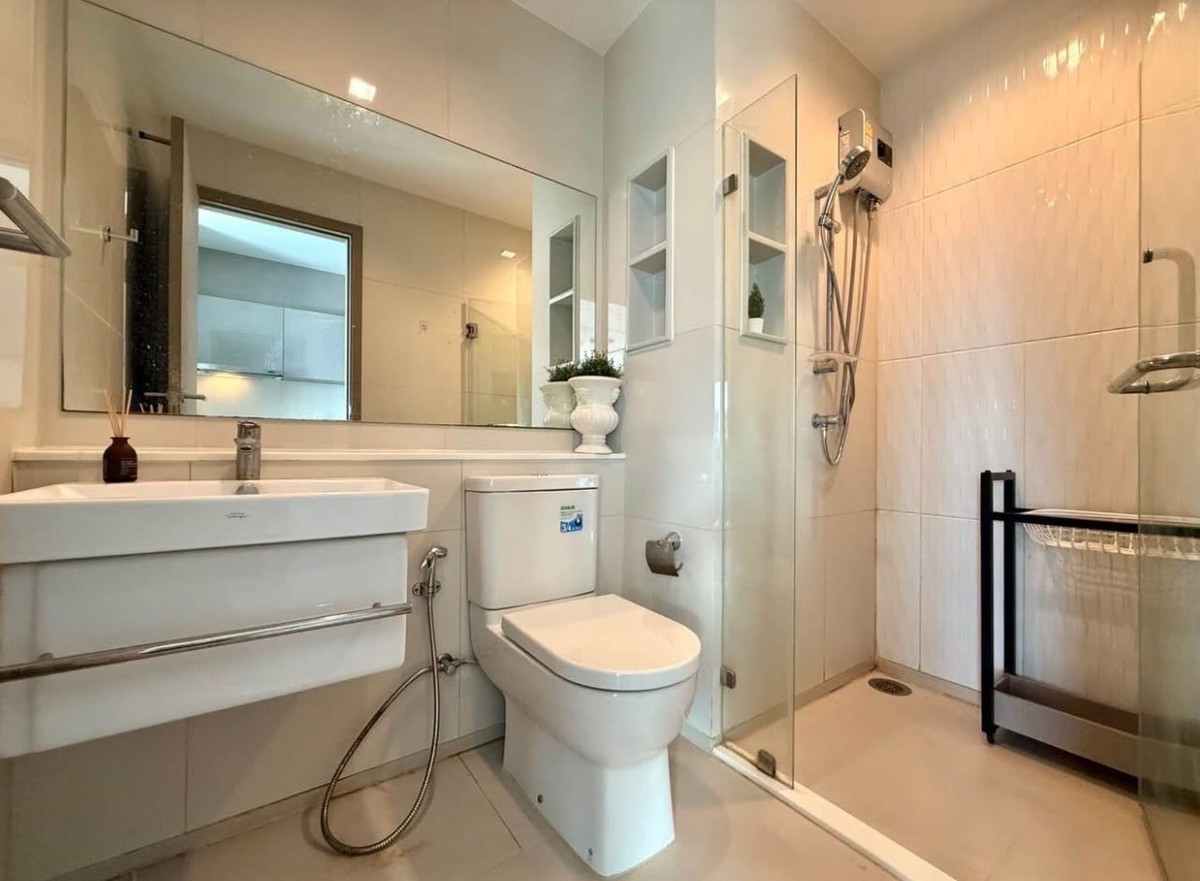 For RentCondoRama9, Petchburi, RCA : For rent: Life Asoke Rama9 (Life Asoke Rama 9) 1 bedroom, 1 bathroom (1bed plus) 27 sq m. Building A, 40th floor, beautiful city view, complete furniture and appliances, 19,000 baht.