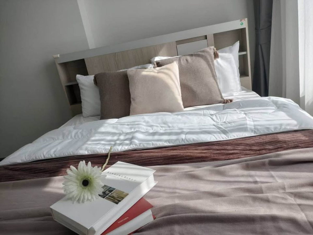 For RentCondoPattanakan, Srinakarin : Condo for Rent: Rich Park @ Triple Station Rama 9 Nearest MRT: Phra Ram 9 Station