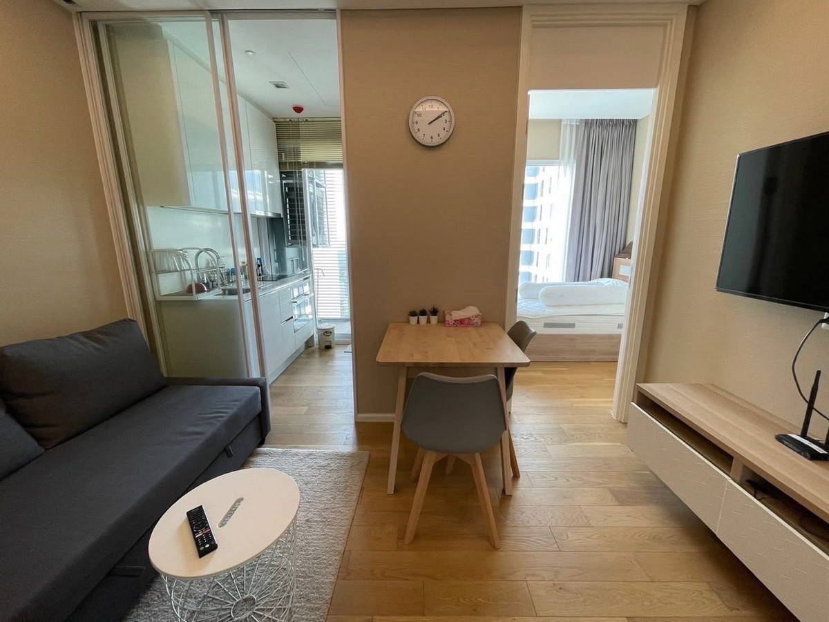 ให้เช่าคอนโดลาดพร้าว เซ็นทรัลลาดพร้าว : ให้เช่า คอนโด เดอะ เซนต์ เรสซิเดนเซส (The Saint Residences)​ ชั้น : 21 ตึก/อาคาร : Cขนาดห้อง : 31 ตร.ม ราคา : 15,000 บาท สถานที่ใกล้เคียง : ติด MRT พหลโยธิน (ห่าง 300 เมตร)