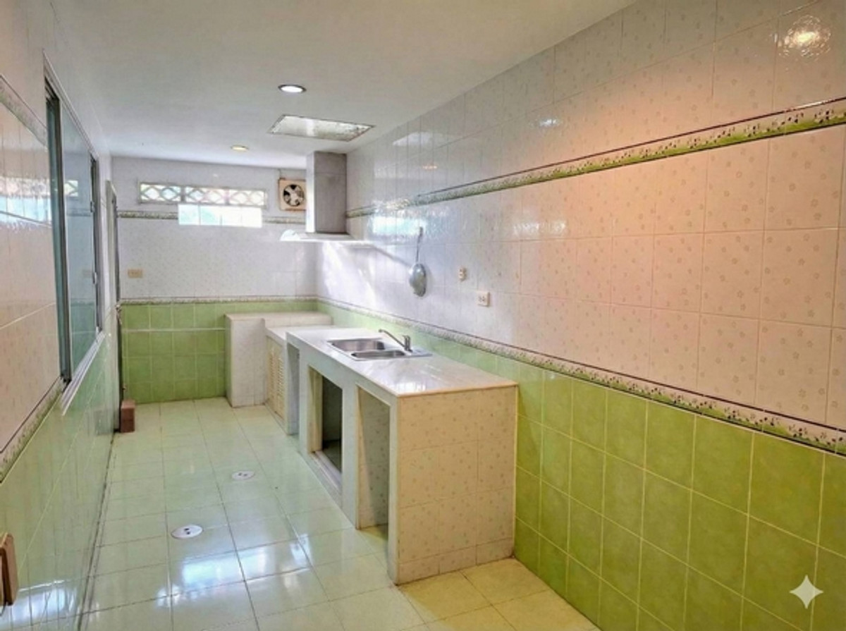 For SaleTownhomePathum Thani,Rangsit, Thammasat : 2-story townhouse for sale, corner house, 3 bedrooms, Pruksa Ville Village 16-1, next to Rangsit-Nakhon Nayok Road, near Future Park Rangsit.