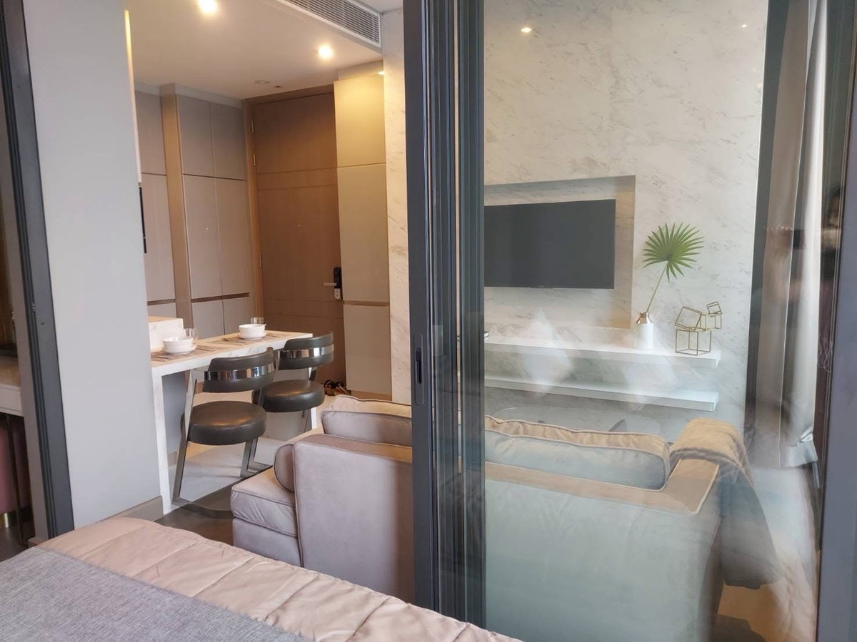 ให้เช่าคอนโดพระราม 9 เพชรบุรีตัดใหม่ RCA : ให้เช่า The Esse at Singha Complex (ดิ เอส แอท สิงห์ คอมเพล็กซ์) 1 ห้องนอน 1ห้องน้ำ  35 ตรม.  ตึก หลัก ชั้น 12 วิวเมืองสวย เฟอร์และเครื่องใช้ไฟฟ้าครบ 35,000 บาท