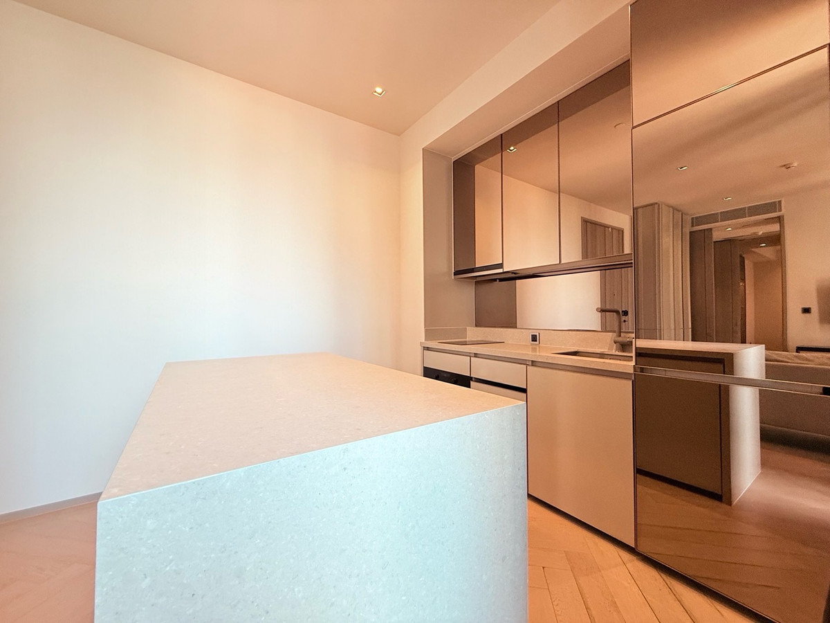 For RentCondoSathorn, Narathiwat : The Reserve Sathorn for rent, 1 bedroom, 50 sq m, ready to move in.