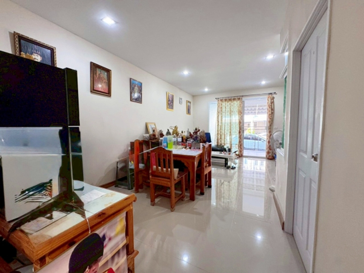 ขายทาวน์โฮมเกษตร นวมินทร์ ลาดปลาเค้า : ขาย ทาวน์เฮ้าส์ 2 ชั้น โกลเด้น ทาวน์ 3 ลาดพร้าว เกษตรนวมินทร์ 21.7 ตรว 117 ตรม 4 นอน 3 น้ำ บ้านหลังมุม